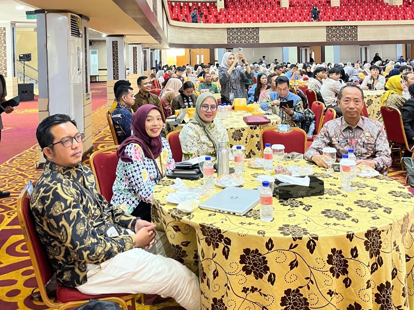 Direktur UT Padang Hadiri Simposium Nasional Kependudukan 2025 di UNP